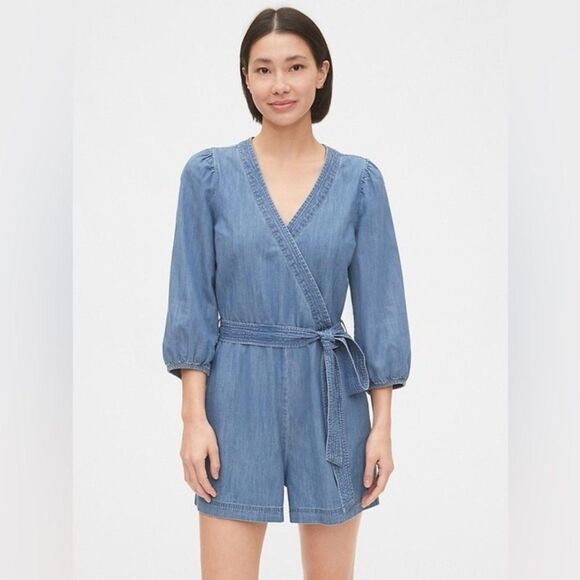 GAP Pants - Gap Women's Demin Puff Sleeve V-Neck Romper Size 4